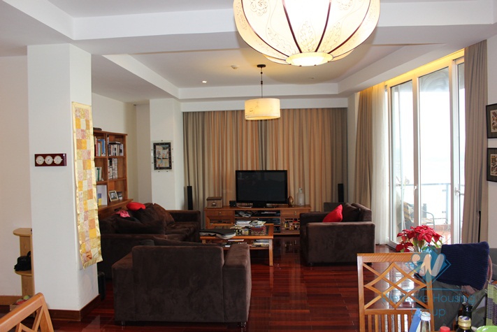 Big and luxury apartment for rent in Tay Ho area, Ha noi